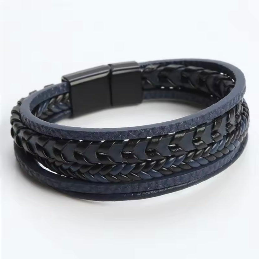 Magnetische Charme – Meerlaagse Herenarmband van Vintage Leer