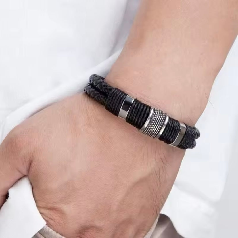 Charm Vintage Multilayer ZwartLederen Armband voor Mannen - Zakelijke Stijl en Formele Gelegenheden
