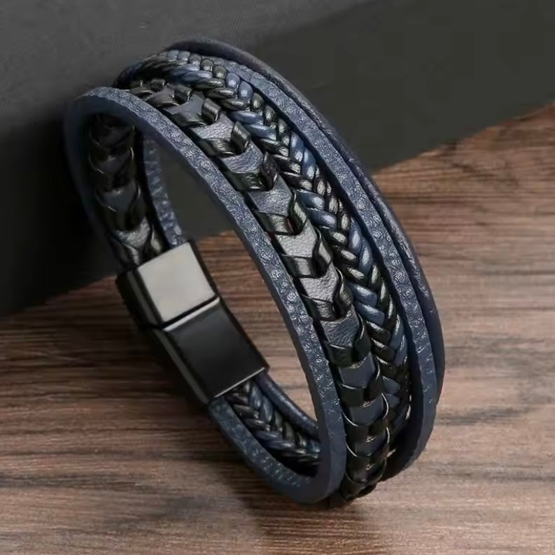 Magnetische Charme – Meerlaagse Herenarmband van Vintage Leer