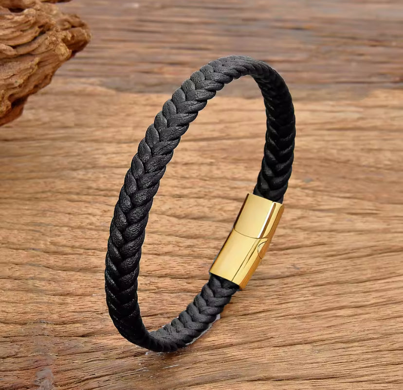 Leren armband + gratis onyx kralenarmband