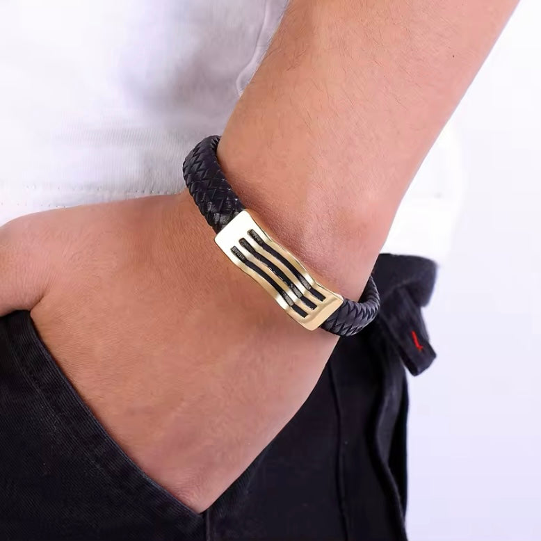 TYO Wrap Lederen Armbanden Voor Mannen met goudkleurige Stainless detail