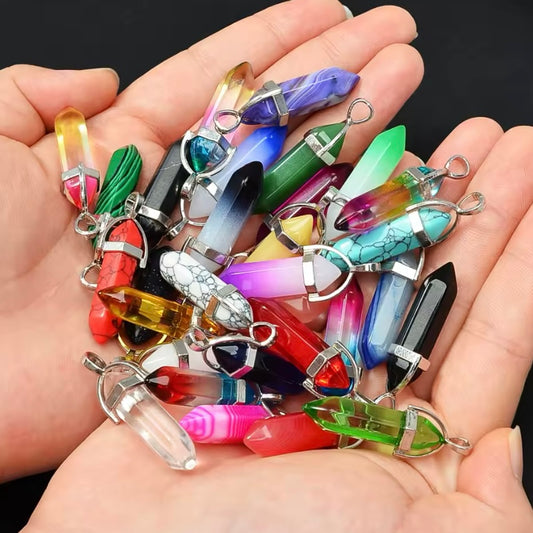 Set van 30 Modieuze Natuurlijke Kwarts Chakra Kristal Hangers – Gesneden Edelstenen voor Reiki en Healing