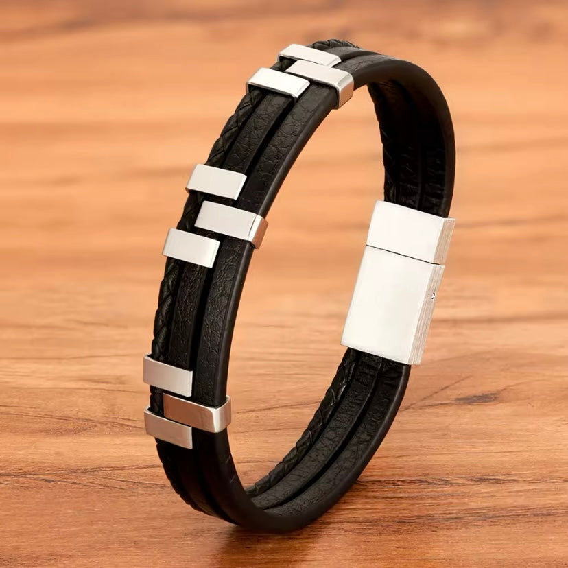 XQNI leren herenarmband: zwart, met geavanceerd ontwerpstijl, roestvrijstalen accessoires, drielaagse stiksels – een perfect cadeau
